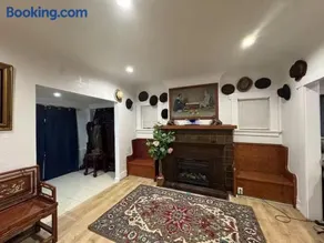 Nearby Museums • Downtown • 4BR • Sleeps 16 - Image 2