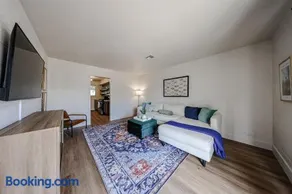 #10 Desert Bloom Escape Best Value 2BR Midtown PHX - Image 3