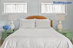 Hosta Cottage - Beautiful, Waterfront, Luxury - Image 3