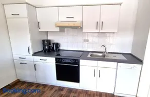 Attraente appartamento con giardino - Image 3