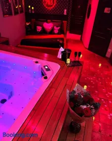 SUITE 785 Chambre Jacuzzi Sauna - Image 5