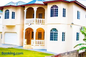 Comfortable 1 bedroom with bath - Image 2