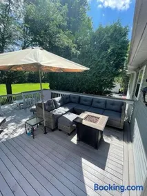 Quiet Guest Space with Hot Tub, Laundry, and Gym - Image 2