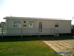 The Grange Ingoldmells Derwent 6 Berth Central heated Wrap Around Decking - Image 2