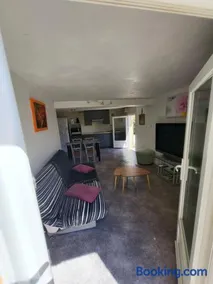 Jolie T2 indépendant dans une villa - Image 2