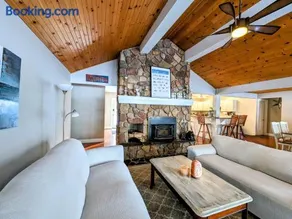 Cozy Escape, Kawarthas Cottage With Sauna - Image 1