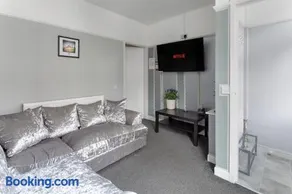 Comfortable Liverpool Townhouse - Close to City & Stadium - Image 2
