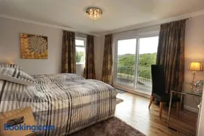 Redcliffe House - Image 5