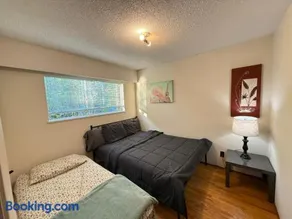 Deluxe Private Family Queen Room - Image 1