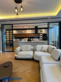Royal Garden 7 Villas - Image 1