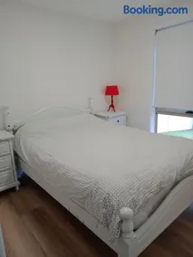 Batemans Bay 2-bedroom gem newly renovated - Image 3