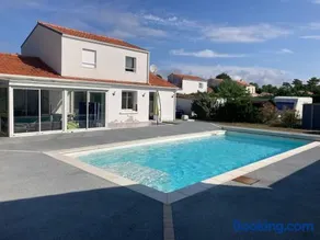 Maison familiale avec piscine - Image 1