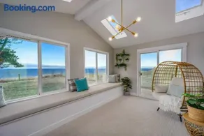 Oceanfront Family Retreat - Image 2