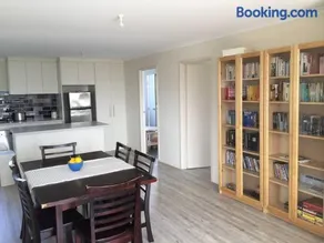 Airy Beach Escape in Ventnor - Image 4