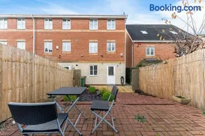 Charming House in Wakefield - Sleeps 6 - Image 4
