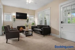 Entire Spacious Home Near DC - Image 2
