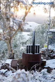 Bus & Hot Tub Secluded Eco Forest Retreat - Image 1