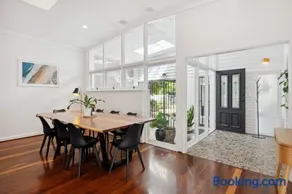 Coastal Charm 2 Bedroom with Space to Move - Image 4