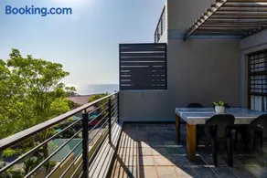 Cozy All-in-One Ocean View Apartment - Image 1