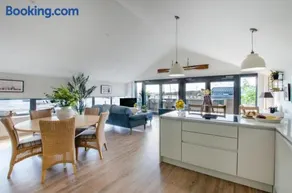 2 Bed in Woodbridge oc-chand - Image 3