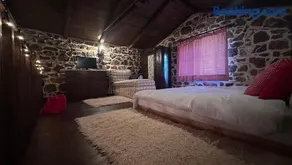 Το καλύβι με τα κόκκινα παράθυρα - Image 1