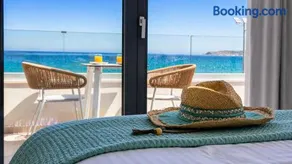 Aqua Vista- Villa Wave Seafront villa with private Jacuzzi & Panoramic sea view - Image 2