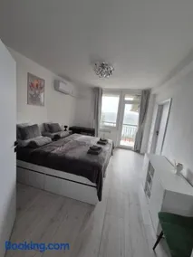 Duna Panorama -two-bedroom apartment with terrace - Image 1
