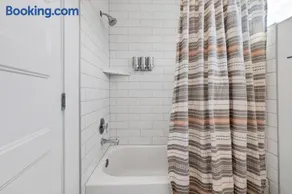 Newly furnished 5BD 4BA Townhome The Vue 30 - Image 5