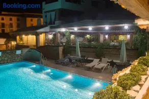 Alhanda Apartahotel - Image 1