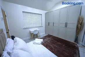 Cozy Charming Bungalow BRAND NEW - Image 5