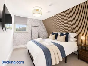 NEW High Street by Signature Stays - 2 Bedroom - Modern - Image 2
