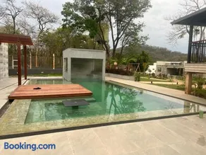 High-end house in a gated community With heated pool - Image 2