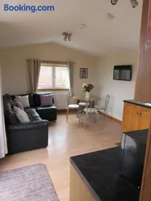 Golden Oak Chalet - Image 3