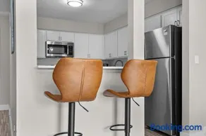 Elegant Escape Prime Location & Style - Image 4