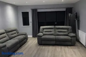 Modern 4-Bed House-Close Links to M5 & M6 - Image 5