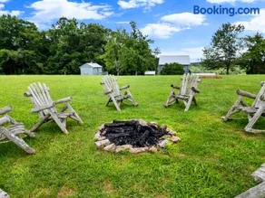 Rustic Mountain Escape with Fire Pit and Mountain Views-Cabin 1 - Image 2