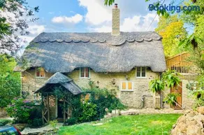 Thatched Cottage 2 Bed 2 Bath in Stour Provost near Shaftesbury and Longleat - Image 1