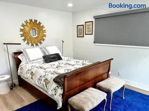 Contemporary 4BR with Ski Run Views - Image 2