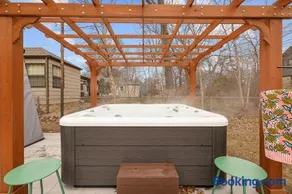 The Prairiehaven 16 Guests, Arcade, Hot Tub, Sauna, Fire Pit - Image 4