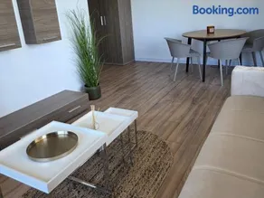 Belle Sea View Apartment Mamaia - Image 3