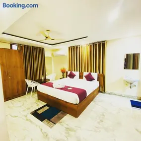 Hotel KP Suites Metro Near LakeShore Mall - Image 2