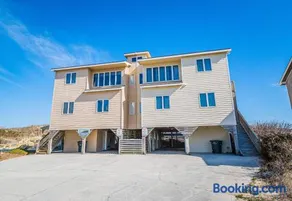 The Flying Tiger Inn - S Nags Head MP 17, Oceanfront Duplex, Ocean View, Elevator, Hot Tub - Image 2