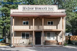 Fort Williamson Glacier Vacation Rentals - Image 5