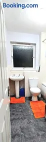 Mearns Gate Neat & Cozy 1 Bedroom Flat - City Centre Aberdeen - Image 5
