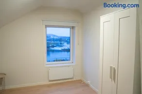 Large apartment with 4 spacious bedrooms - Image 5