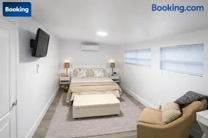Modern Hard Rock Apartment - Image 4