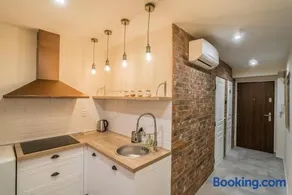 Amos Apartment - Air-Co & Private Parking Included - Image 4