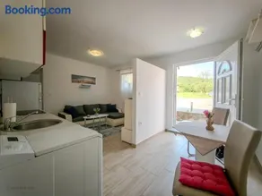LUNA APARTMENTS Quiet Retreat, Close to Koper, AirCon, Parking - Image 2