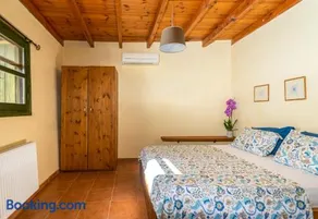 Orgon Farm Traditional Houses - Image 4