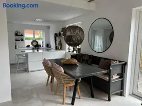 2BR Villa Close to The Ocean And Airport - Image 2